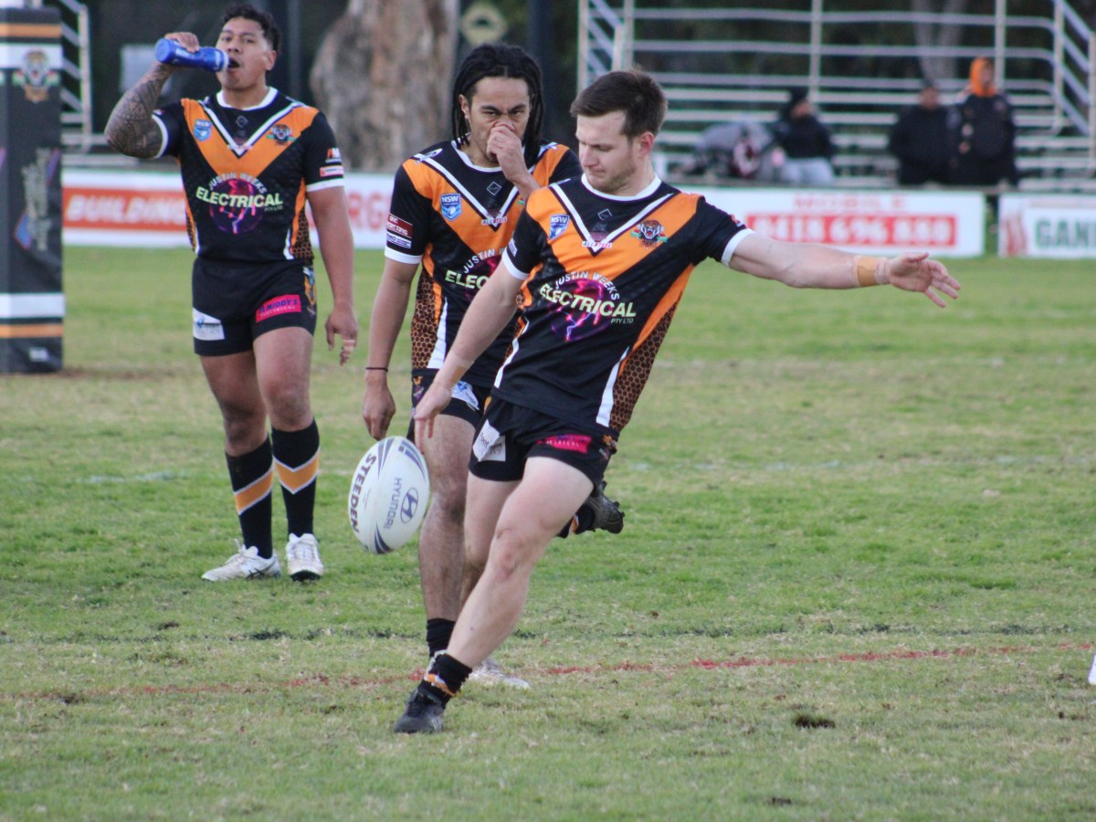 Waratahs outlast Yanco in bruising battle to claim first grand final spot